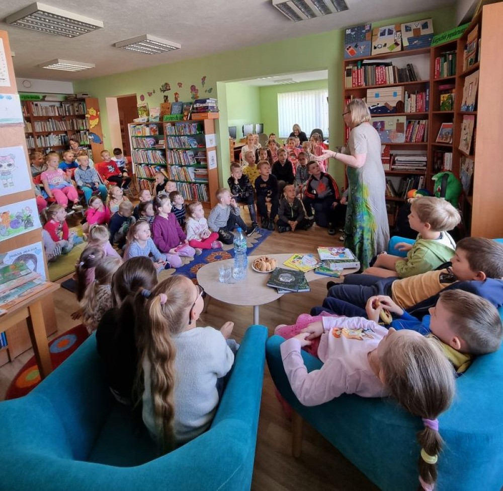 „Biblioteka – miejsce na czasie” – relacja z „Tygodnia Bibliotek” w Gminnej Bibliotece Publicznej w Waksmundzie i jej filiach.